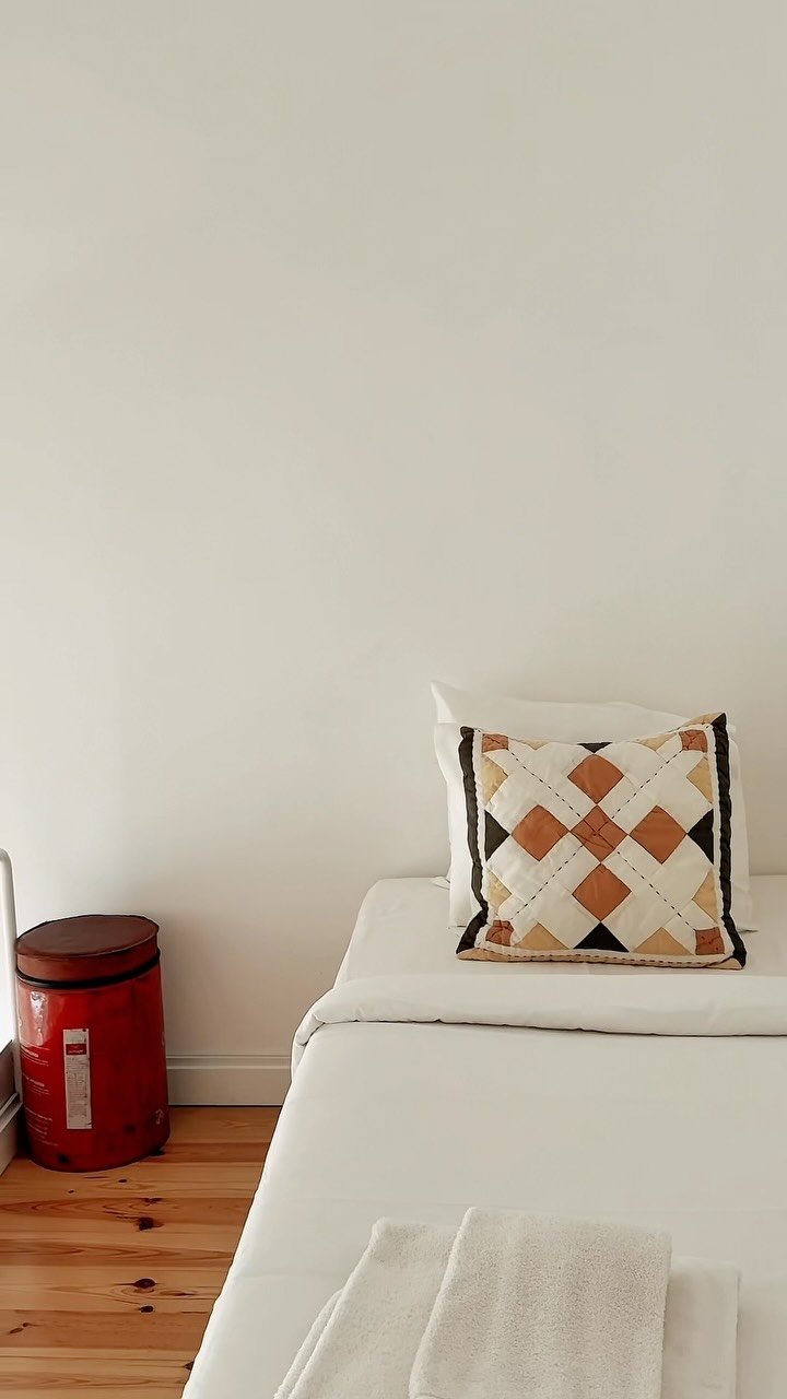 The Triple Shared Room is back.

Three beds, two levels and a lot of life waiting to happen.

For the ones arriving in Lisbon alone (but not necessarily planning to stay that way). 
And for the stories that start here but rarely stay inside the room.

From €52/night. 
Minimum stay: 8 nights.

Save your spot.
🌻